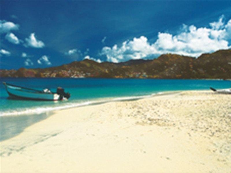 Flamboyant Hotel & Villas St. George's Esterno foto